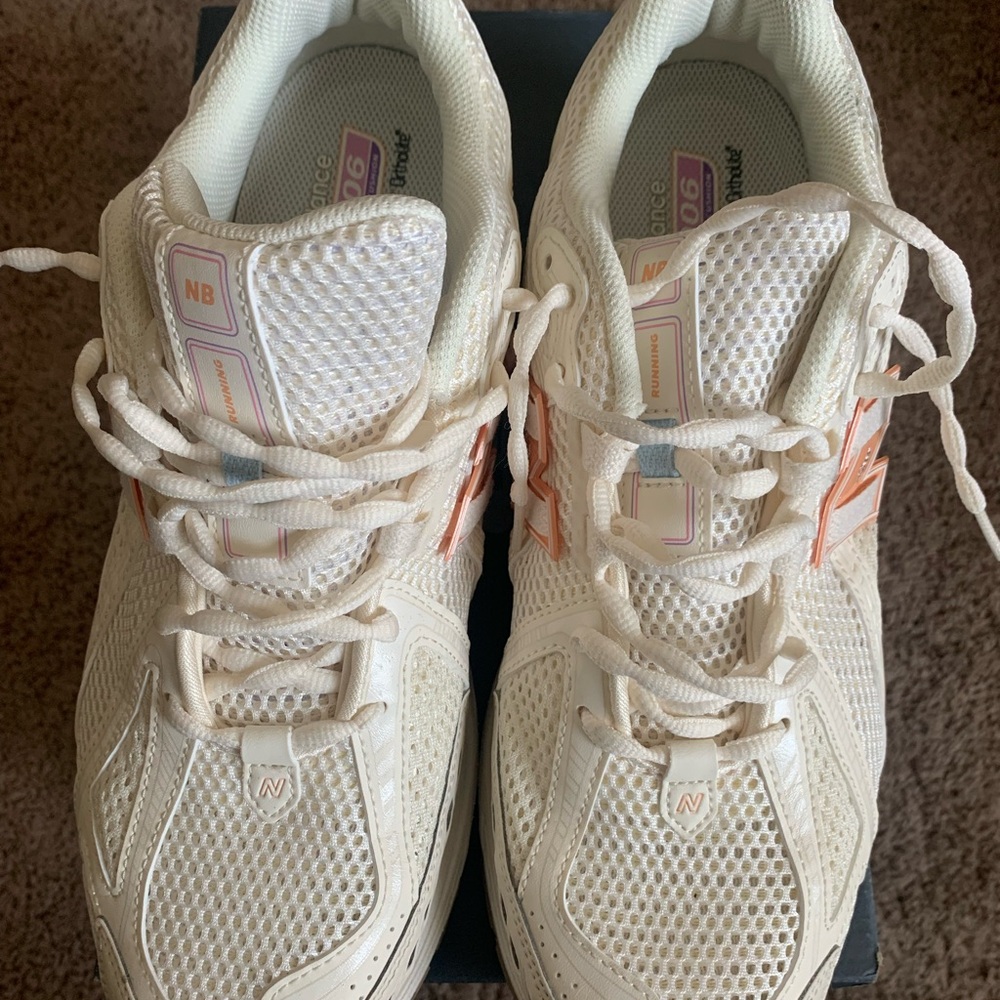 New Balance Men’s Cream Sneakers PINK SUGAR